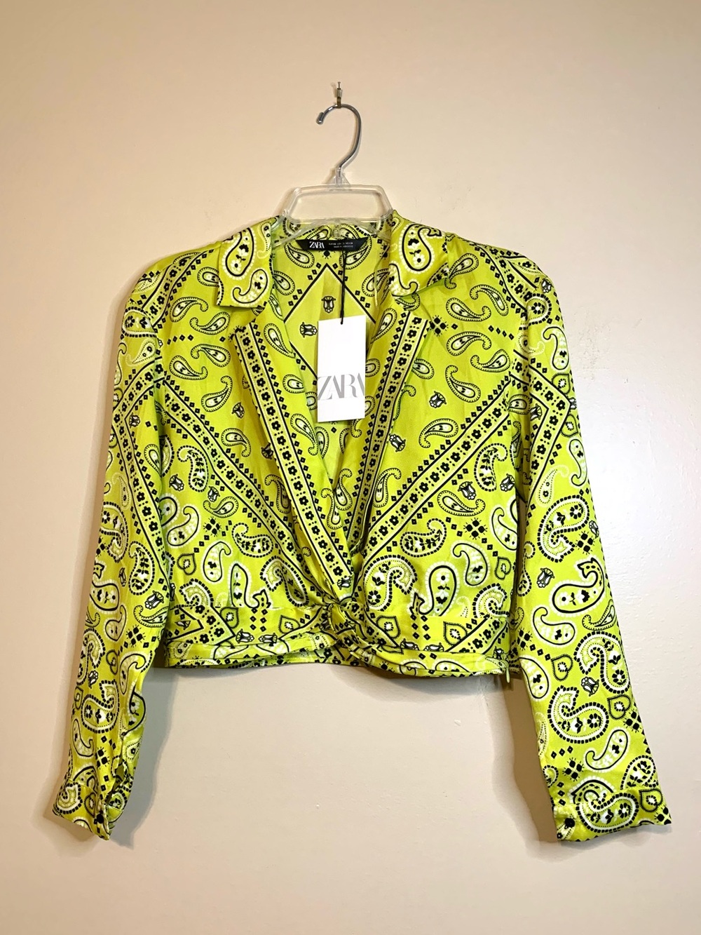 Zara lime green cropped paisley print twist front top. Size XS